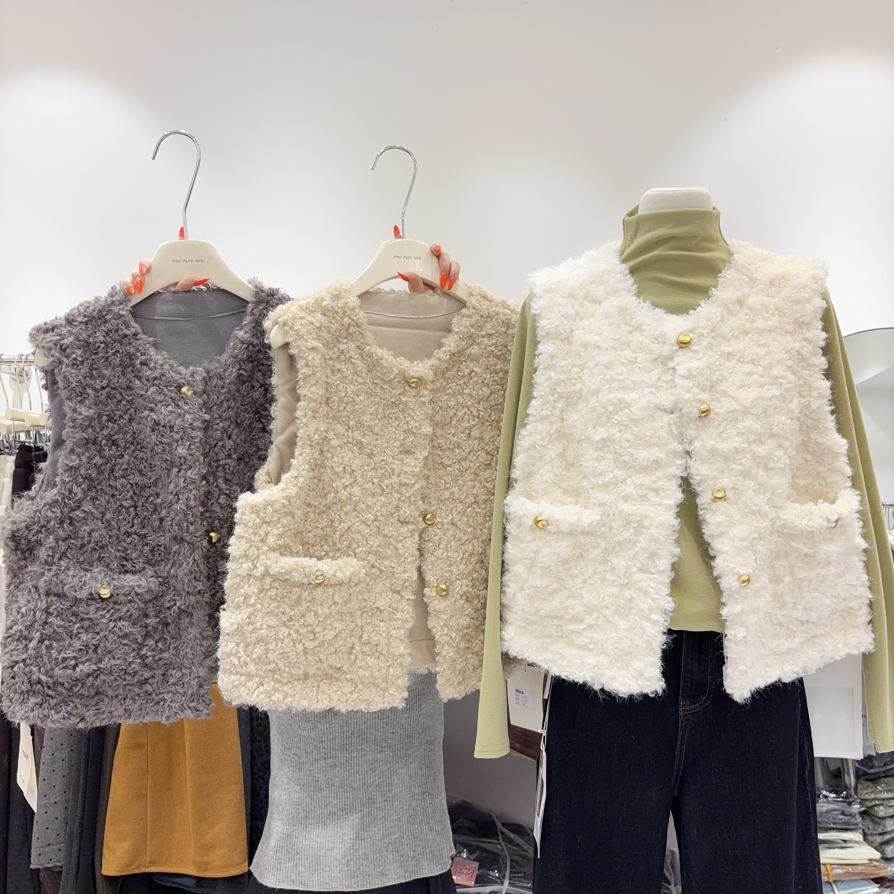 韩系皮毛一体羊羔毛马甲女秋冬设计感时尚宽松坎肩背心潮保暖显瘦