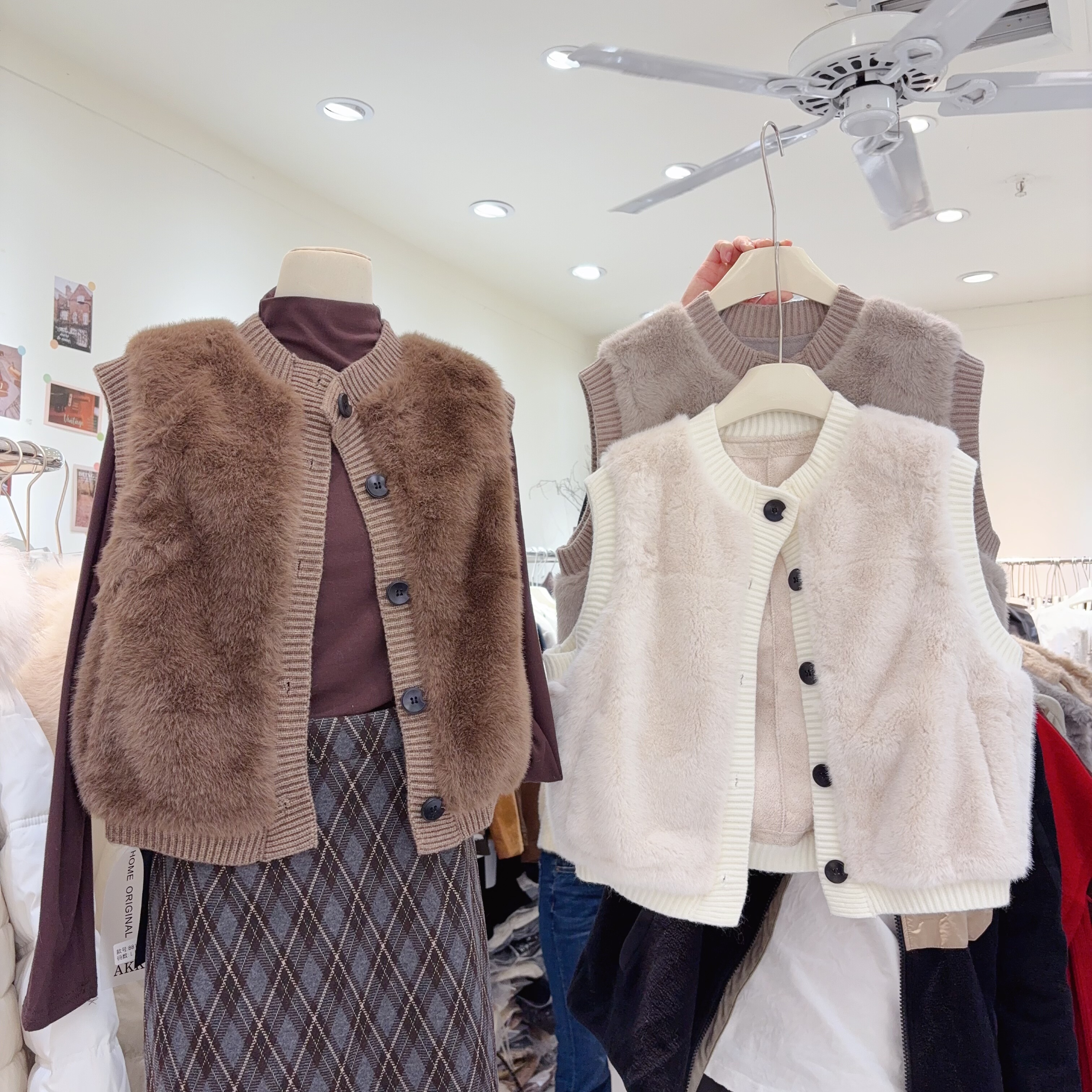 高级感满满！毛毛拼接针织马甲外套女小个子坎肩背心叠穿上衣保暖