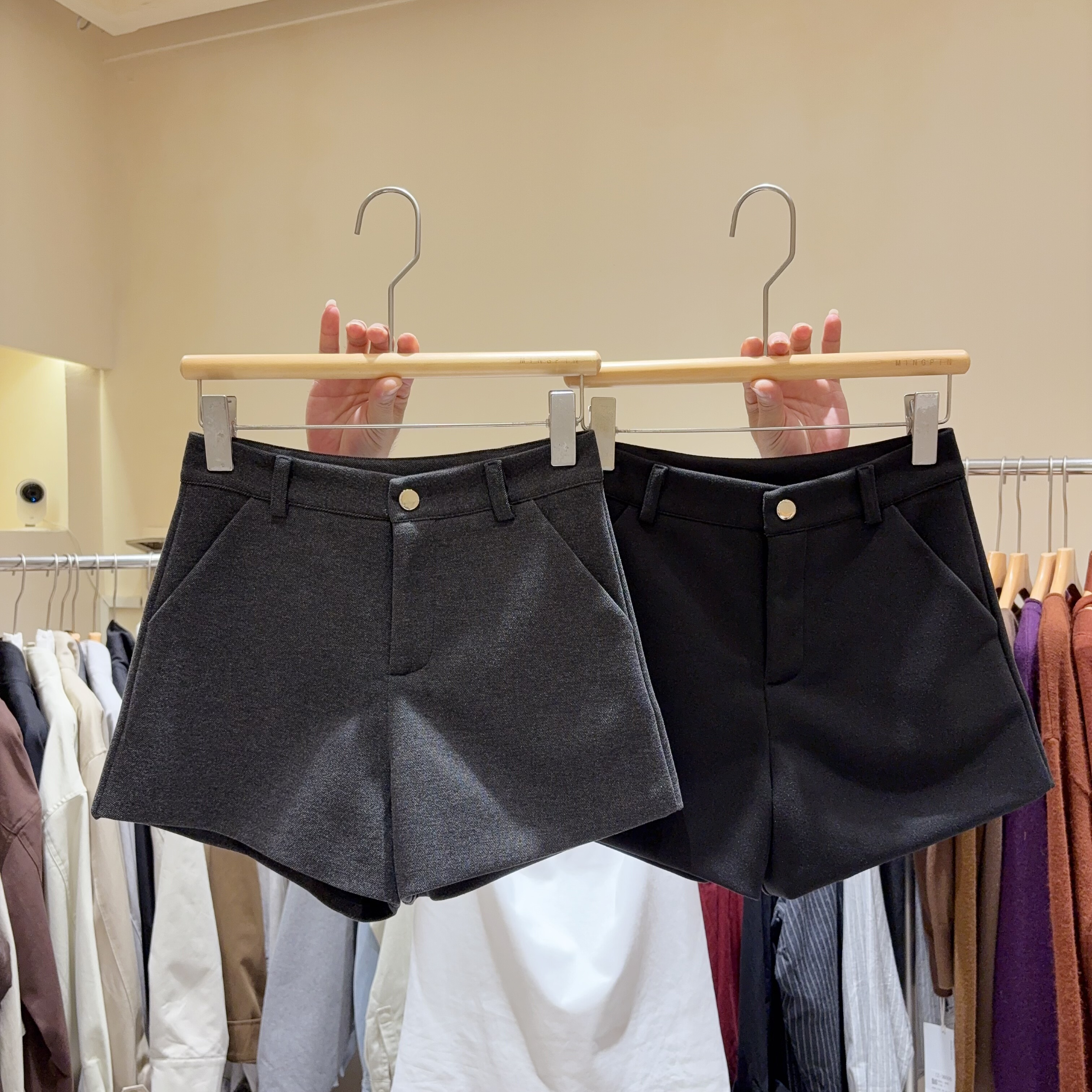 高性价比！秋冬黑色毛呢短裤女高腰显瘦阔腿短裤打底外穿靴裤女