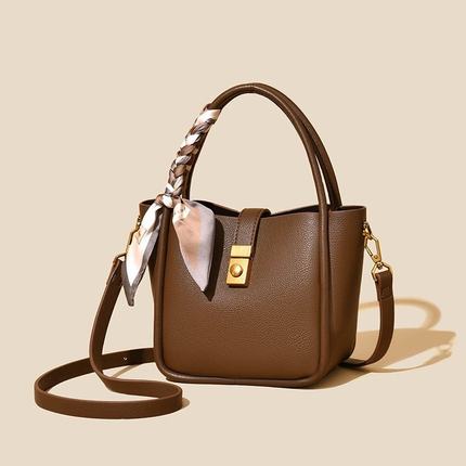 小众设计菜篮子手拎包包女2025新款简约水桶包百搭通勤单肩斜挎包