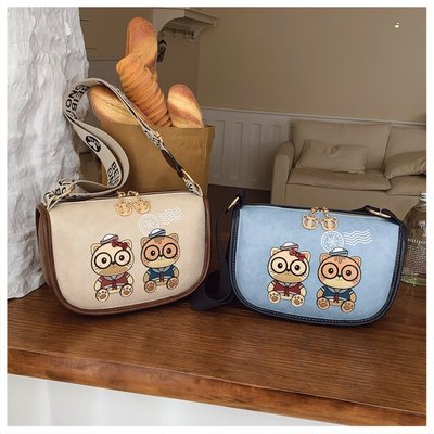 2026新款可爱小熊印花斜挎单肩包卡通相机包百搭宽肩带通勤小方包