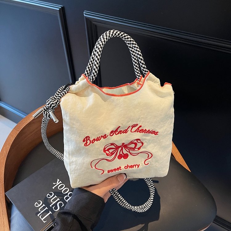 春夏季大容量蝴蝶结刺绣手提包包