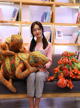 卡通蜥蜴变色龙睡觉长条毛绒玩具