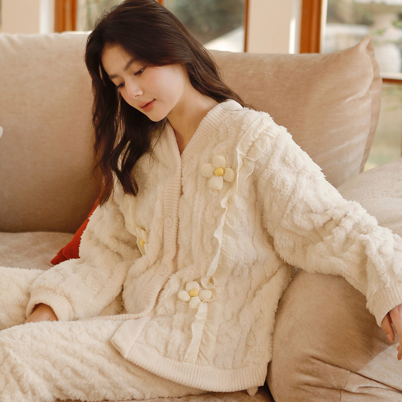 甜美珊瑚绒睡衣女冬季加厚保暖V领开衫花朵装饰可外穿家居服套装