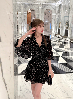 宁芙心心 璀璨星河 银闪丝蝴蝶结喇叭袖黑碎花原创收腰显瘦连体裤