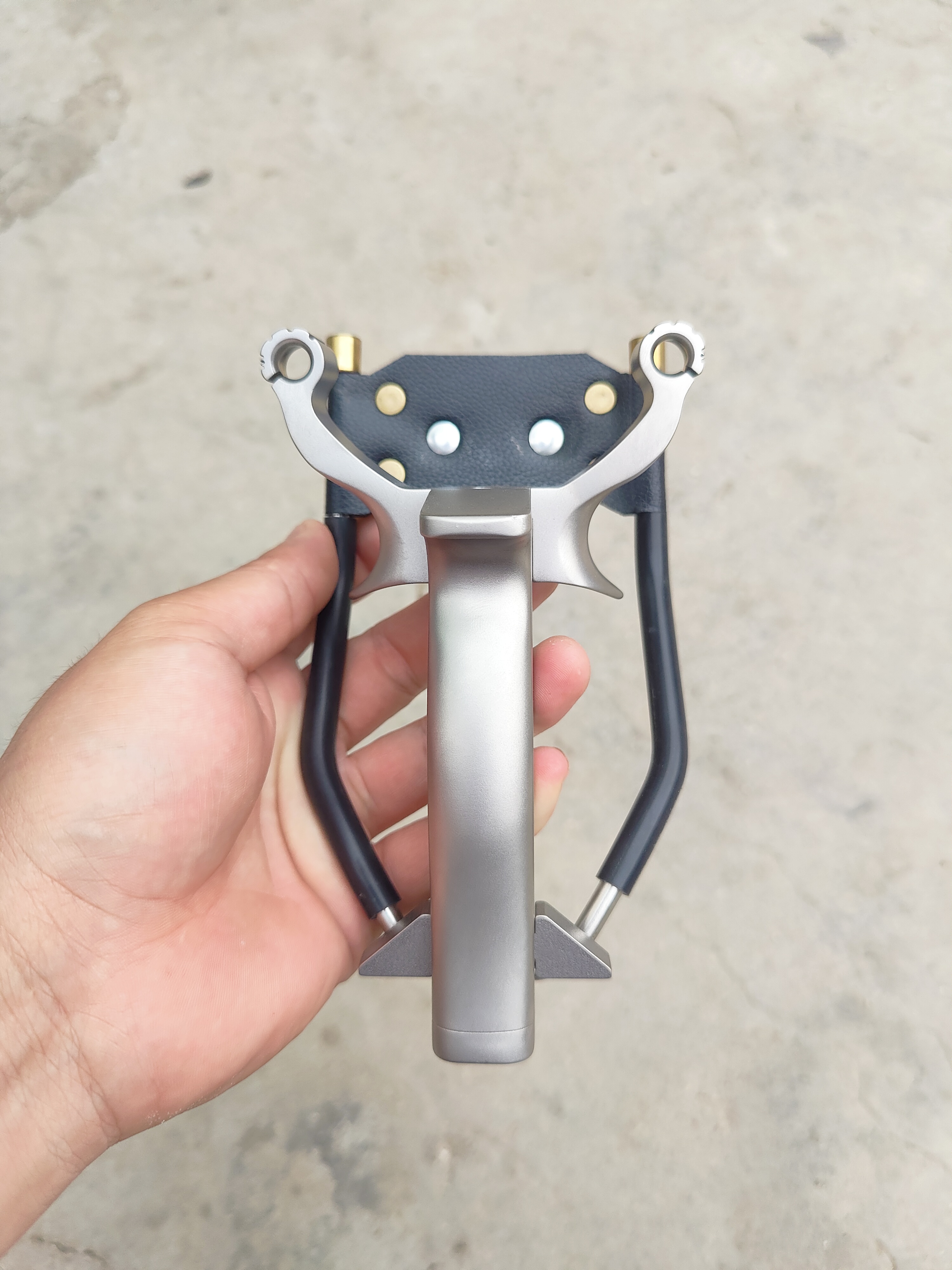 金戈数控出品钛合金单卡弹弓射鱼单卡锁喉款tc21弹弓鱼镖打鱼大孔