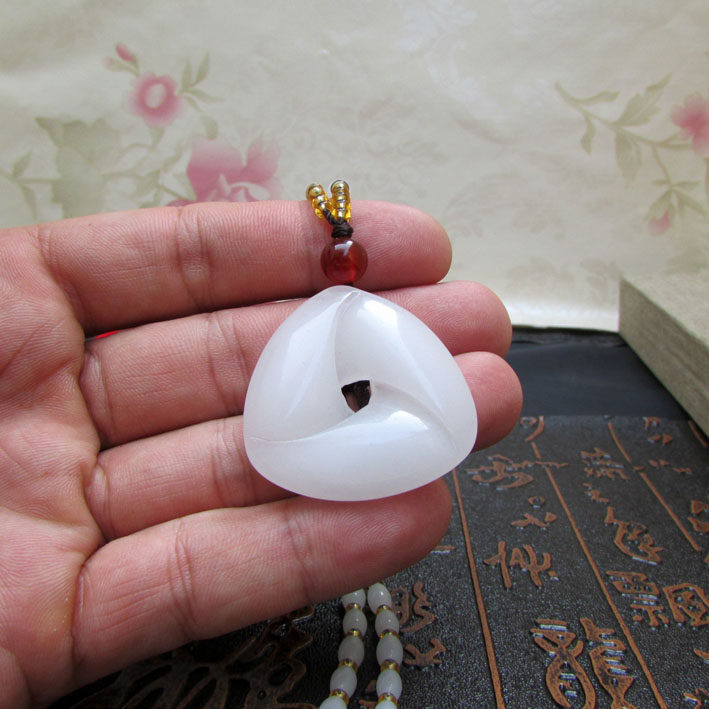 天然白玉三世轮回三世因果吊坠 三棱体白玉三世因果吊坠 包邮