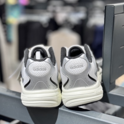 Adidas阿迪达斯男子夏季透气网面清新复古休闲运动老爹鞋KH8214