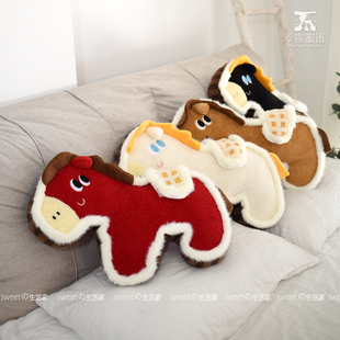 可爱小马抱枕马生肖玩偶沙发靠垫床头靠枕办公室汽车腰靠新年礼物