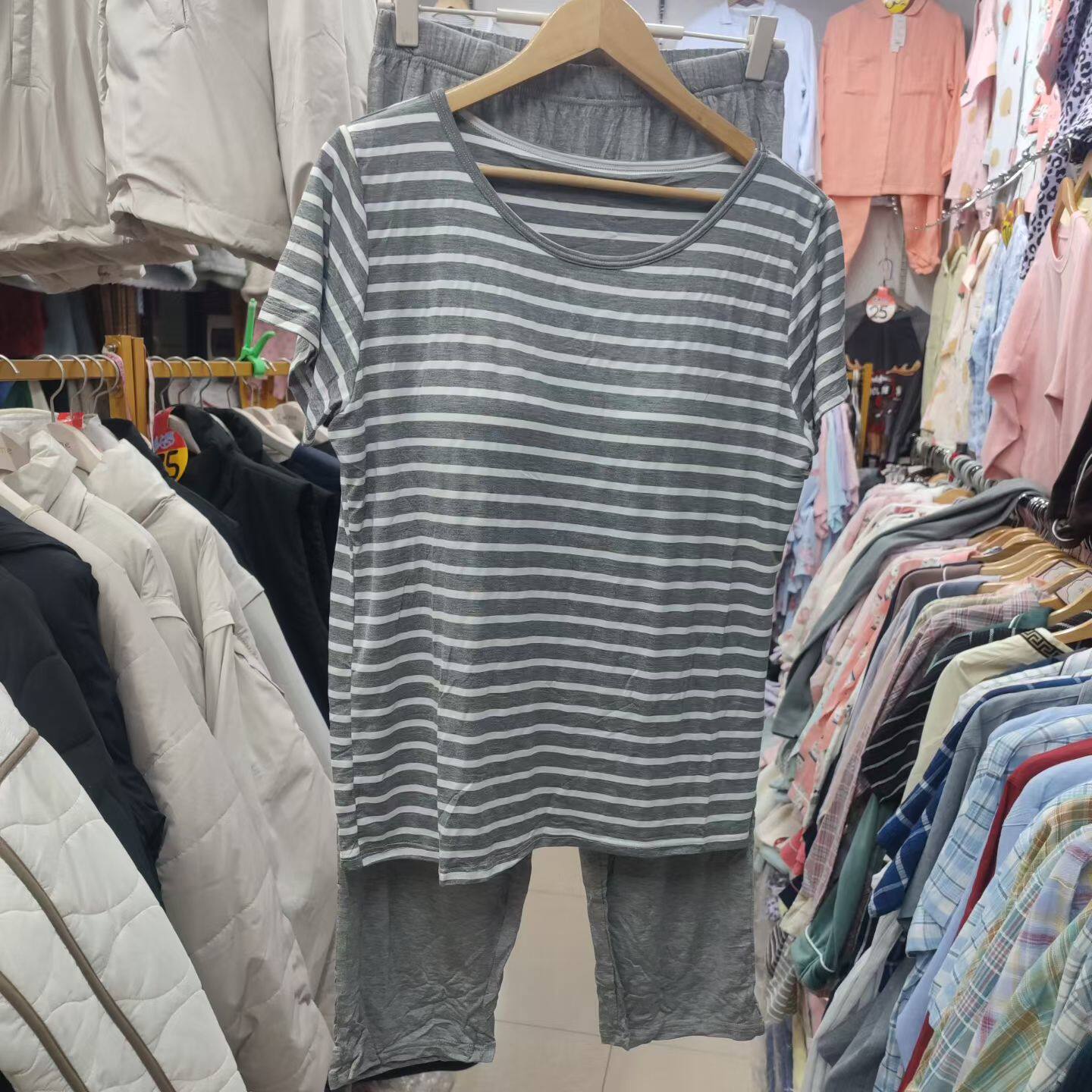 特价条纹夏新超薄柔软莫代尔女圆领带胸垫短袖七分长裤家居服套装