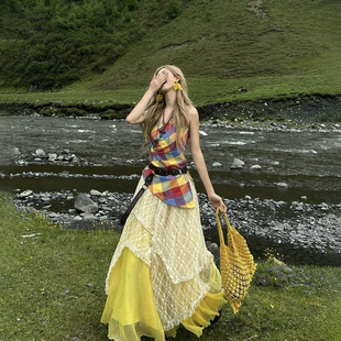 新疆川西云南旅游穿搭多巴胺黄色格子吊带叠穿蕾丝半裙三件套女