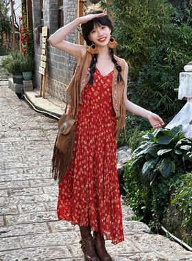 2025年春夏新款云南新疆草原旅游拍照印花吊带连衣裙沙滩长裙女