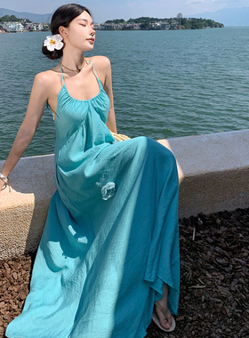 三亚海岛绝美沙滩长裙夏季蓝色挂脖露背连衣裙女气质显瘦海边度假