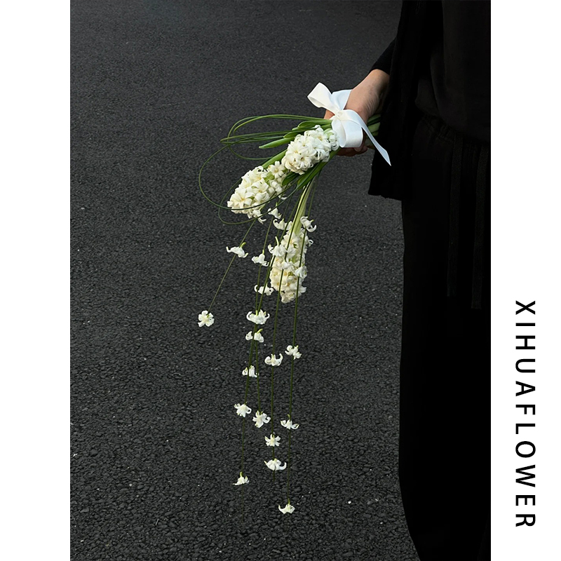 白色新娘手捧花婚庆风信子仿真花结婚花束高级感领证登记婚纱照