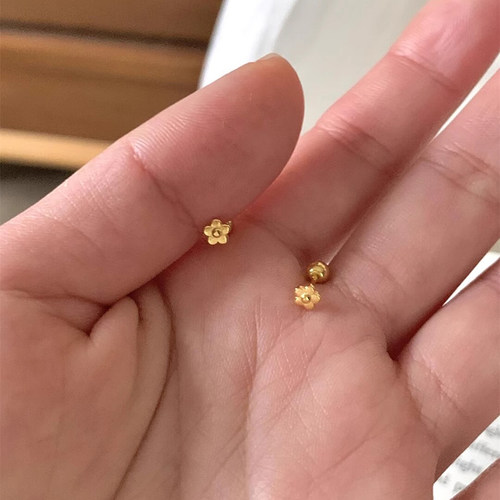 925银针金色花朵螺丝拧耳钉