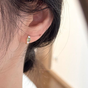 复古小巧精致橄榄绿锆石耳圈冷淡风简约小众高级感设计新款潮耳饰