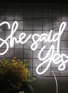 亚马逊LED霓虹灯墙壁装饰发光英文字母She Said Yes婚礼布置