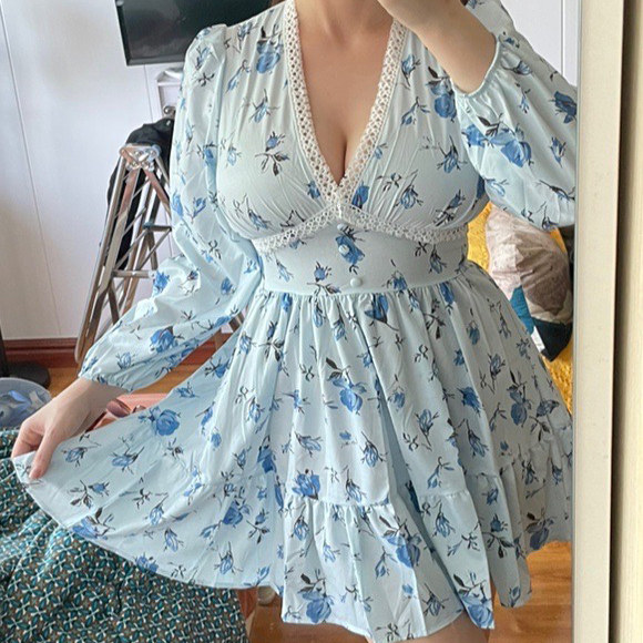 2025欧美女装跨境外贸优雅甜美V领蕾丝短款长袖连衣裙女生碎花裙