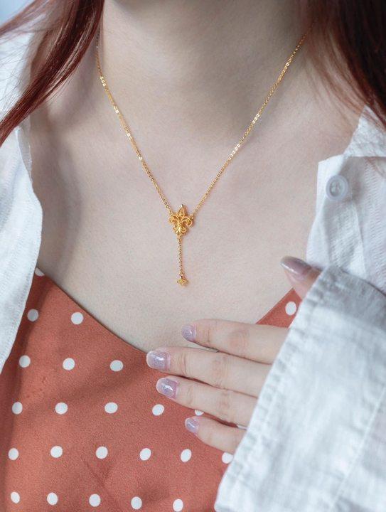 黄金色鸢尾花项链镂空花丝鸢尾吊坠时尚爱心高级感送女友闺蜜礼物