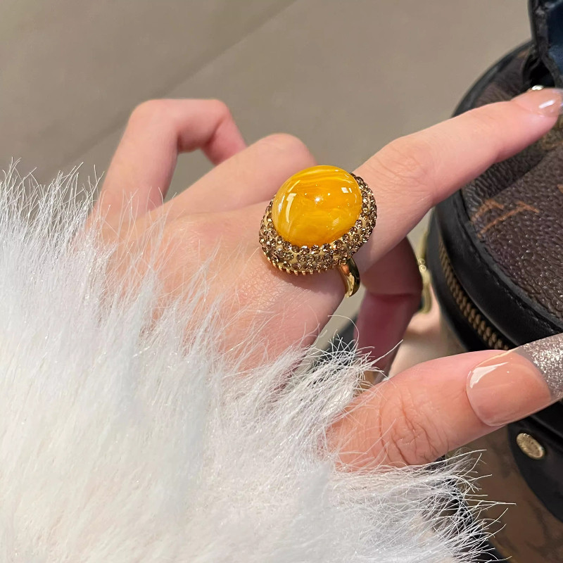 新中式国风仿蜜蜡玉石戒指精致轻奢高级感配饰超大蛋面显气质戒指,饰品/流行首饰/时尚饰品新,戒指/指环,淘宝优惠券,粉丝福利购,淘宝优惠卷