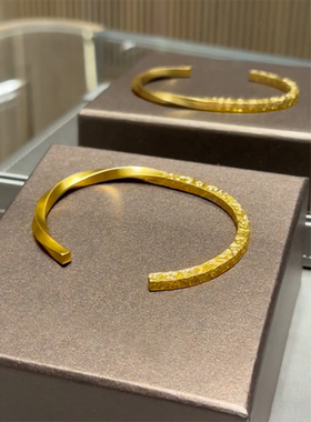 新中式古法錾刻扭转乾坤吉言手镯莫比乌斯环气质高级感金色手环