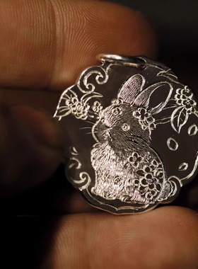 复古浮雕兔子吊坠国风花纹挂坠手工制作时尚精致百搭款雕刻项链