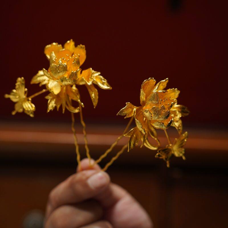 新中式宫廷风金色花朵发簪新娘秀禾龙凤褂配饰精致古典国风发饰女