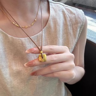 古法黄金色福字吉言吊坠项链女国风转运方牌挂坠精致高级感毛衣链