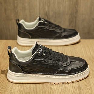 白底黑面男鞋秋冬款休闲搭配牛仔裤的鞋子男皮鞋黑白板鞋软皮潮鞋