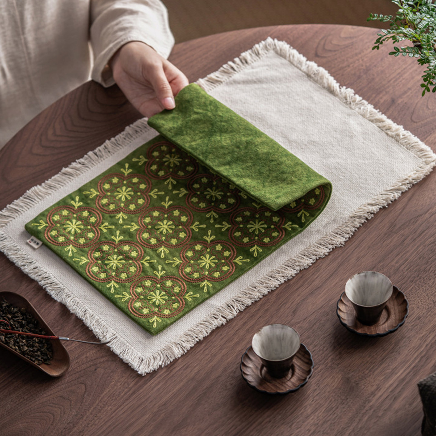 手工刺子绣窗花双层棉麻茶席