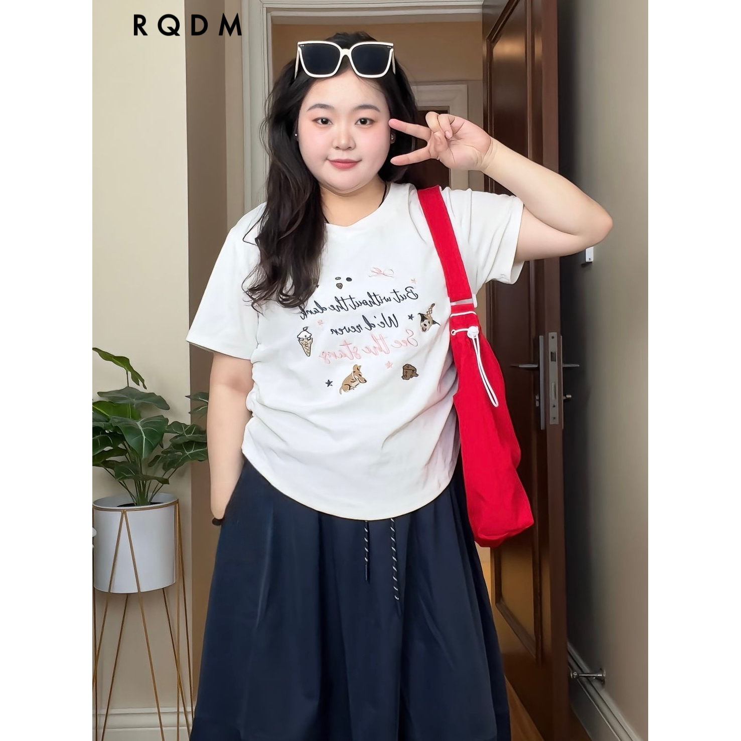 白色刺绣重工显瘦圆领正肩短袖T