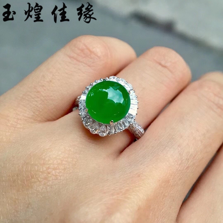 18k白金镶嵌阳绿蛋面翡翠女戒指