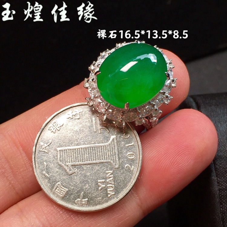 天然正阳绿鸽子大蛋面翡翠女戒指