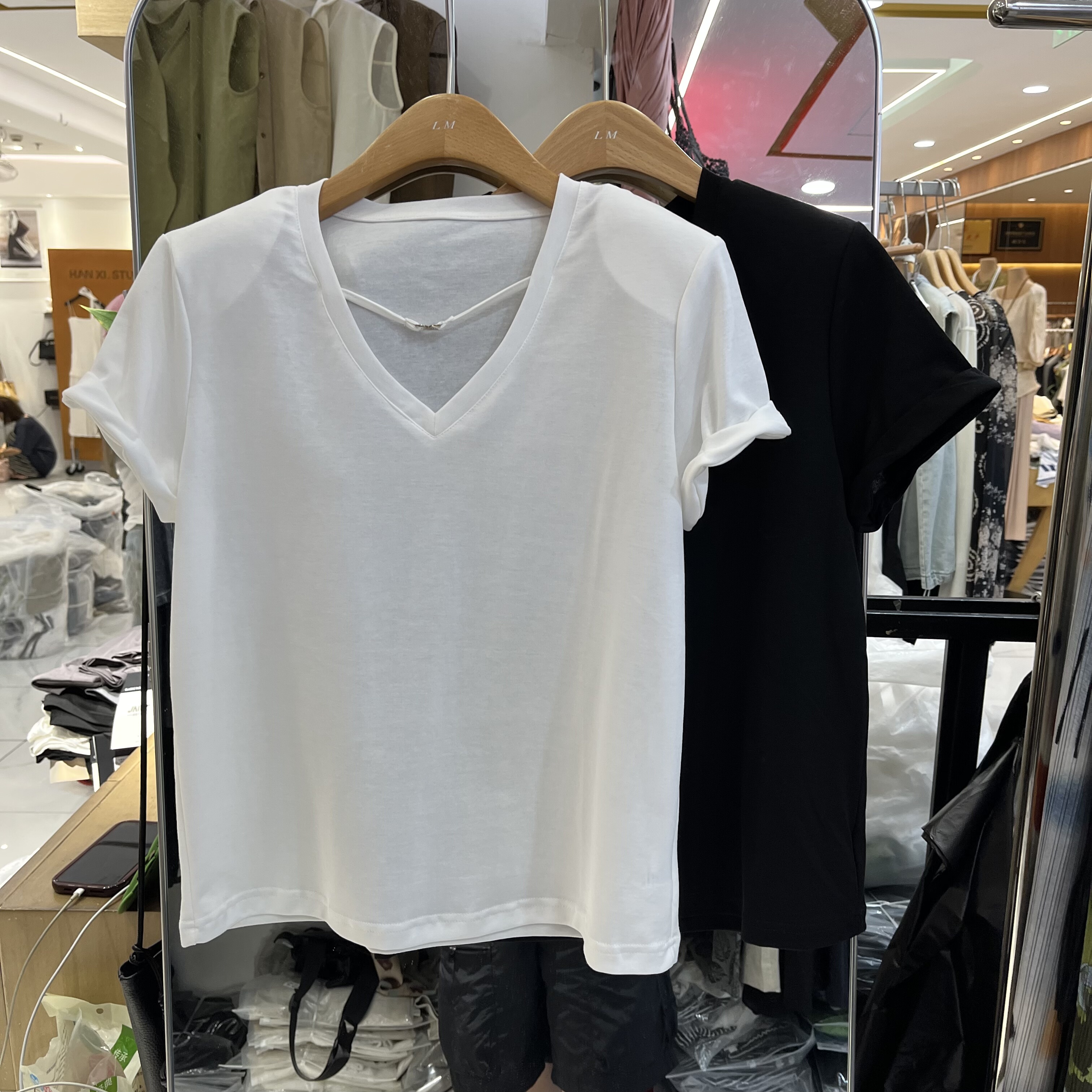 欧洲站2026夏季新款女士V领小心机垫肩短袖T恤欧货时尚百搭上衣潮