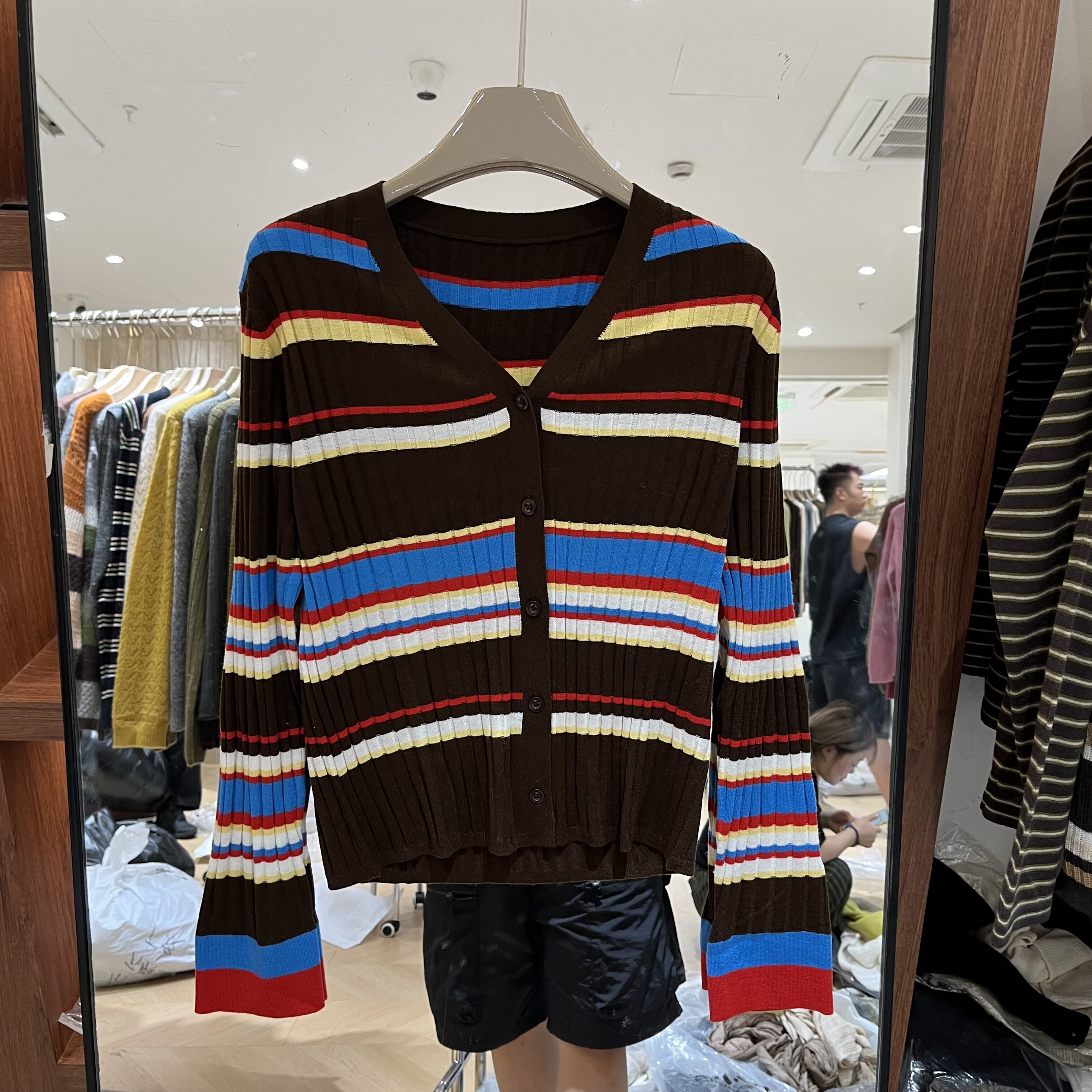 实体店同款2026秋季新款女士V领条纹拼色细羊毛长袖欧货时尚针织