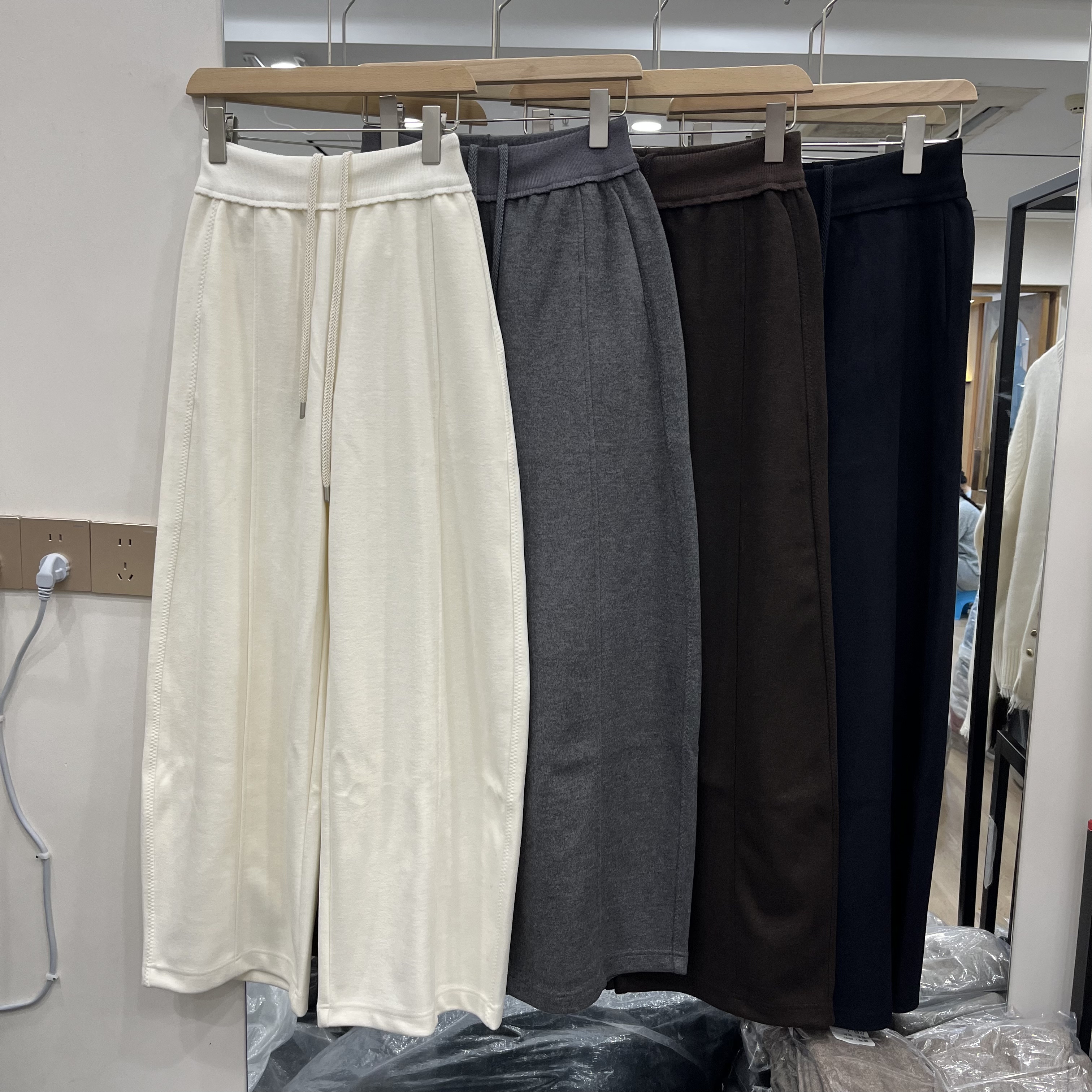 实体店同款2026秋冬新款女士松紧腰绑带羊毛弯刀裤欧货时尚阔腿裤