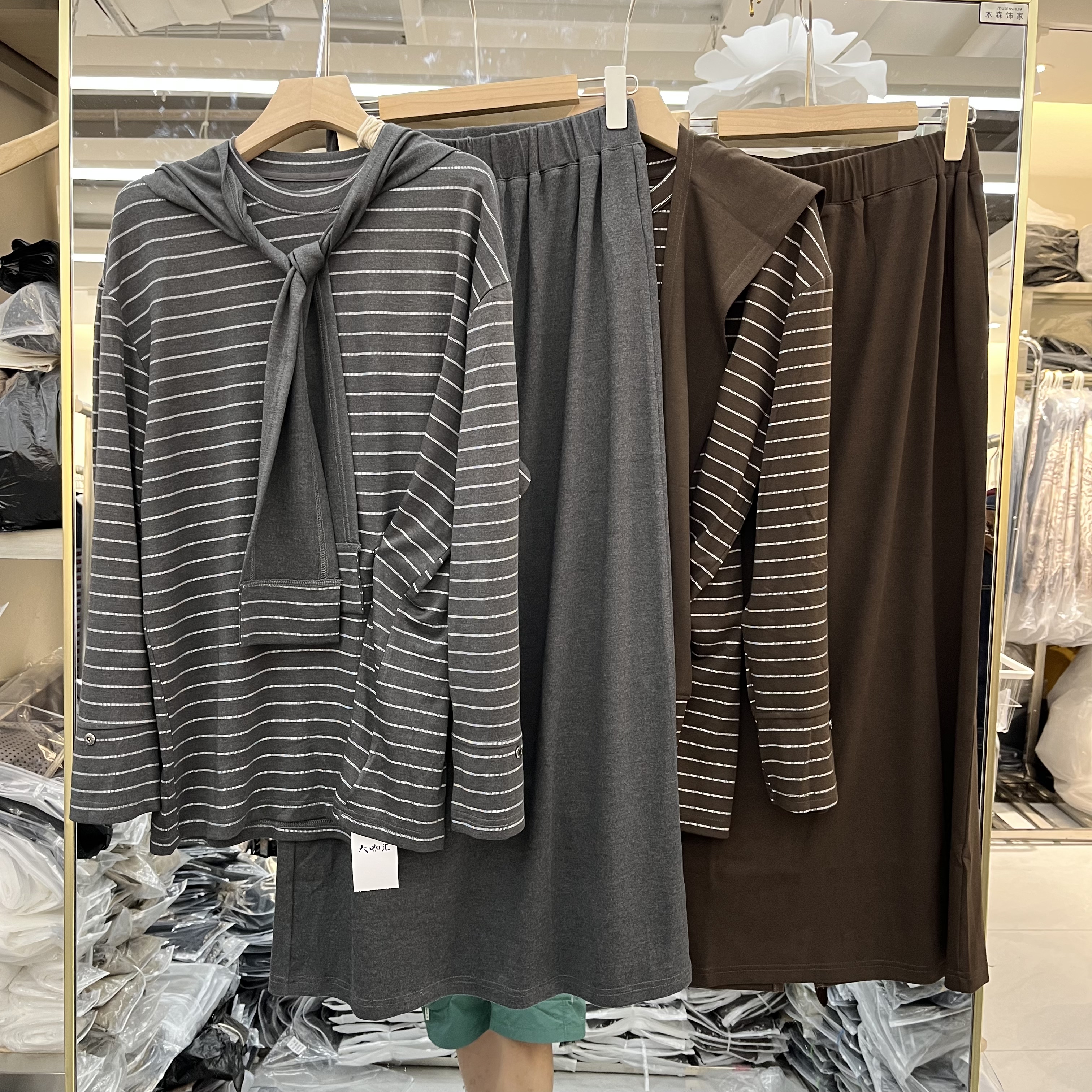 实体店同款欧货2026早秋女士圆领条纹长袖T恤披肩半身裙三件套潮