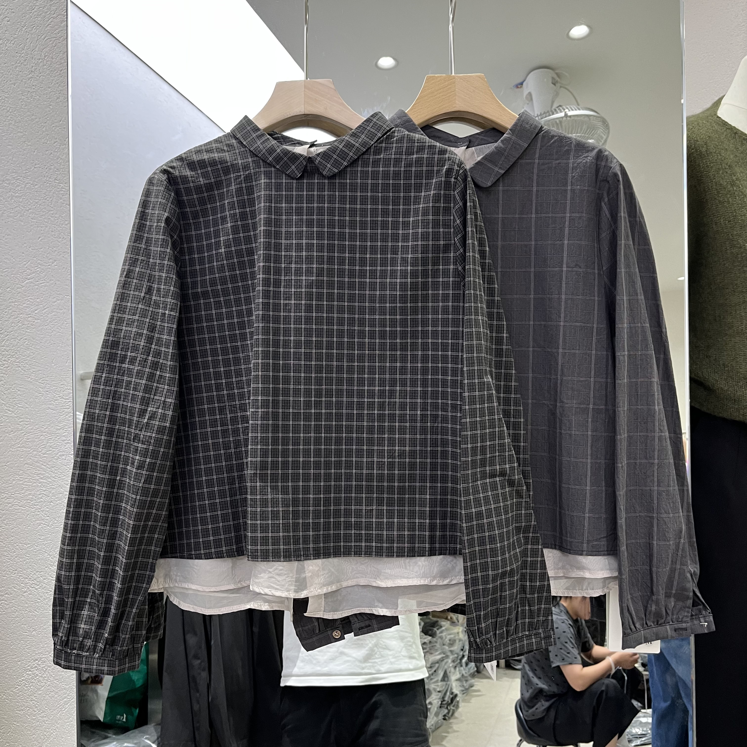 实体店同款2026早秋新款女士翻领格子假两件韩版衬衫欧货时尚小衫
