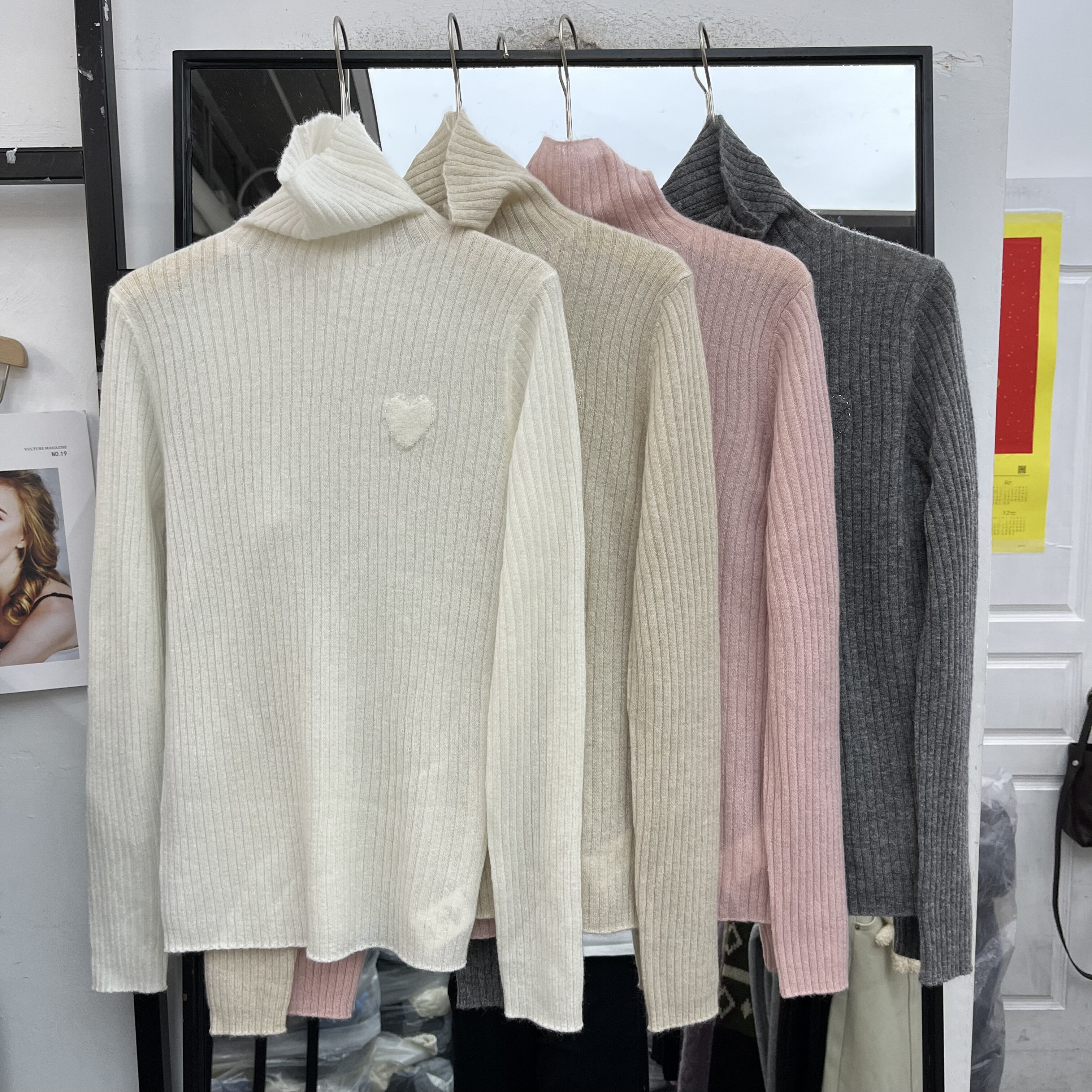 欧洲站2025秋冬新款高领胸口爱心刺绣山羊绒长袖毛衣欧家时尚针织