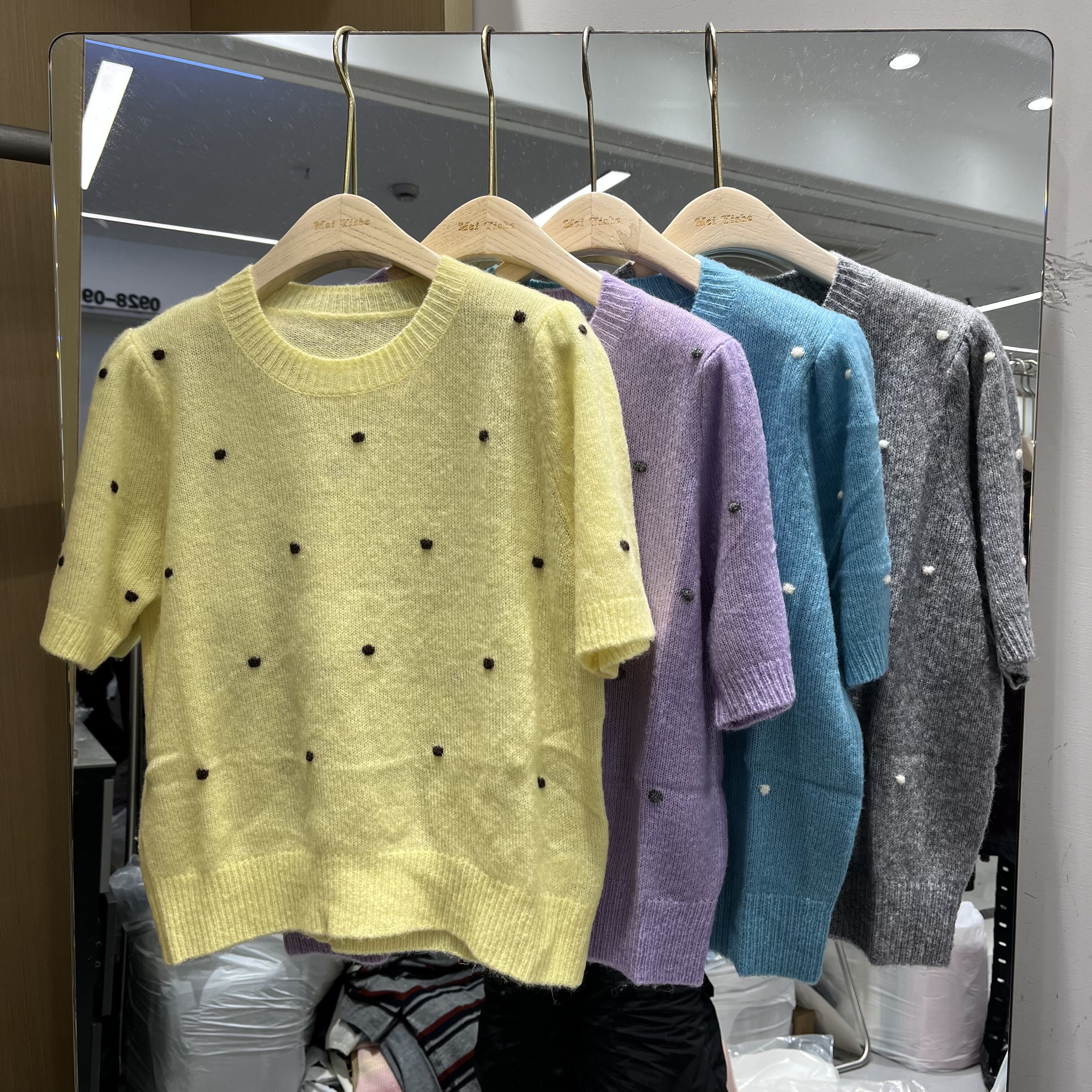 欧洲站2025早秋新款女士圆领波点绣花细羊毛短袖毛衣欧货宽松针织