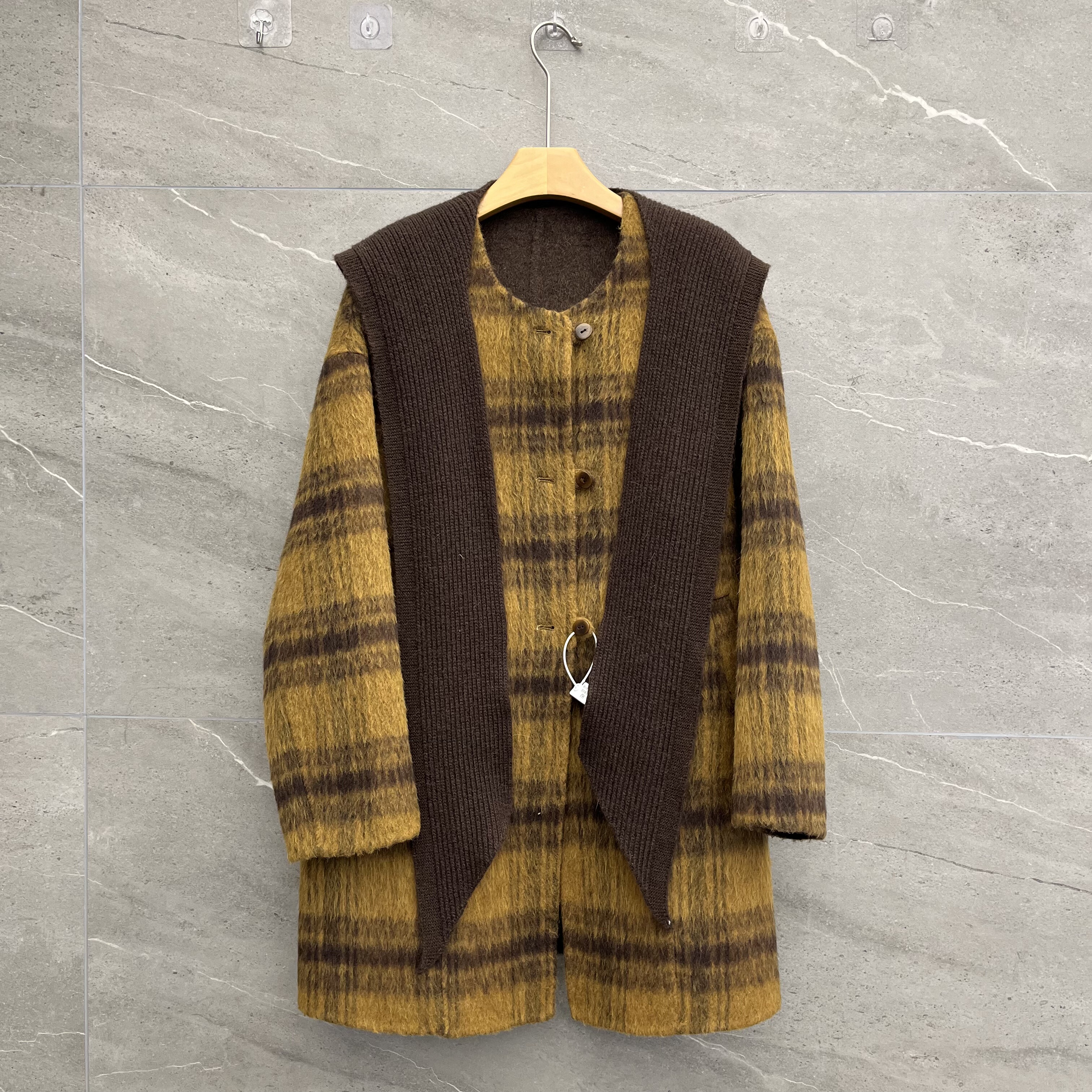 欧洲站2025冬季新款女士复古格子拉毛搭配围巾帽双面羊绒大衣欧货