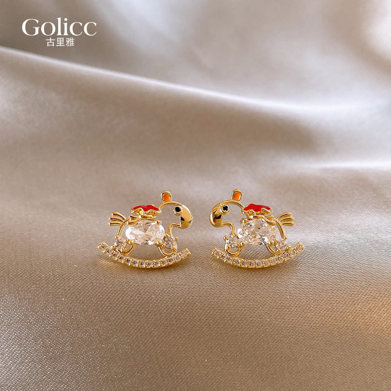 金色锆石镂空木马耳钉独特漂亮