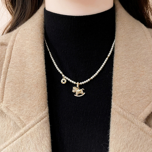 金色小马珍珠项链女款秋冬毛衣链大气高档高级感轻奢小众2025新款