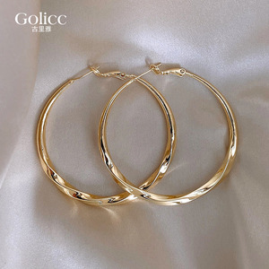 金色大圈耳圈耳环女2026新款爆款小众轻奢高级感气质素圈耳饰耳扣