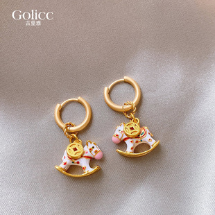 金色小马钱币耳环女2026新款爆款高级感马年耳钉巨好看本命年耳饰