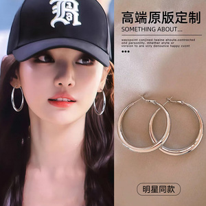 银色大圈耳圈耳环女2026新款爆款轻奢高级感适合方圆脸的素圈耳饰