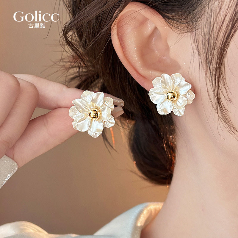 高级感白色花朵耳钉气质小众耳环
