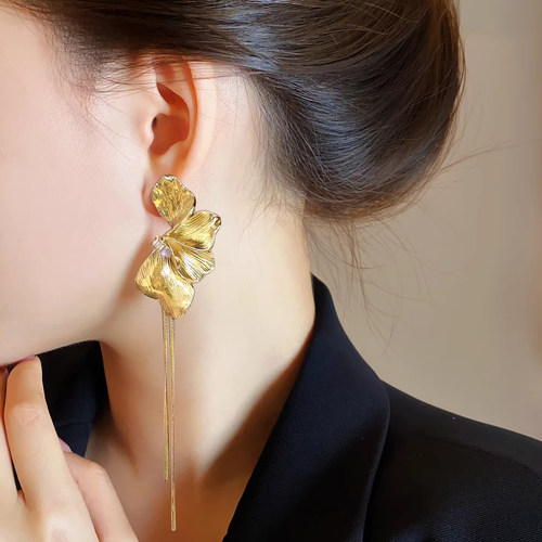 金色花瓣长款流苏耳环高级感耳饰