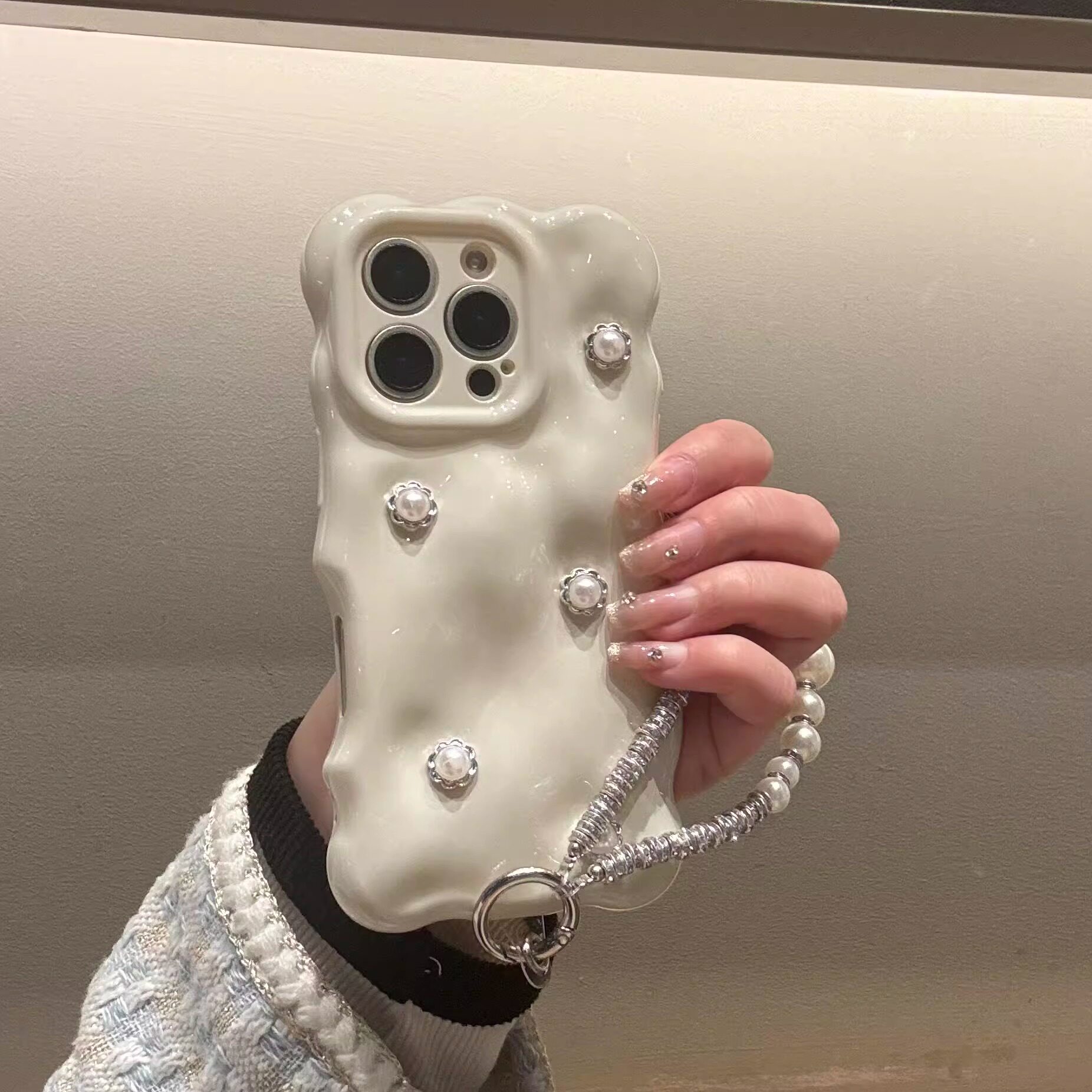 奶白ins简约立体花朵适用iphone17promax手机壳苹果16女款15promax珍珠挂绳14小众高级感13防摔全包保护套ins