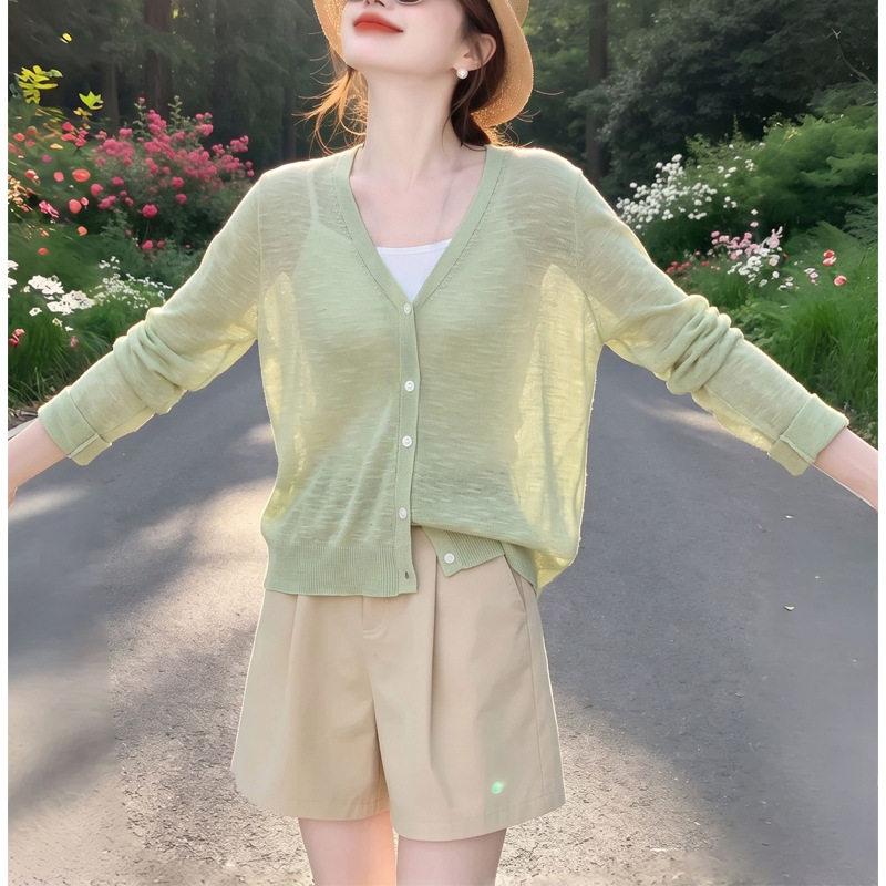 2026秋新款V领开衫女夏薄款防晒针织衫外搭绿色长袖上衣